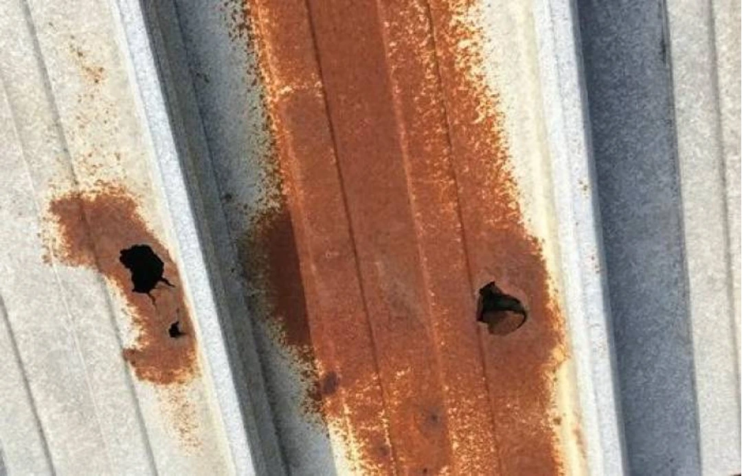 Mái tôn thủng lỗ gỉ