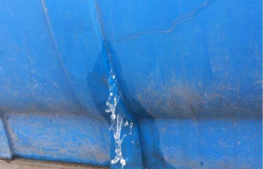 Bình nước bị nứt